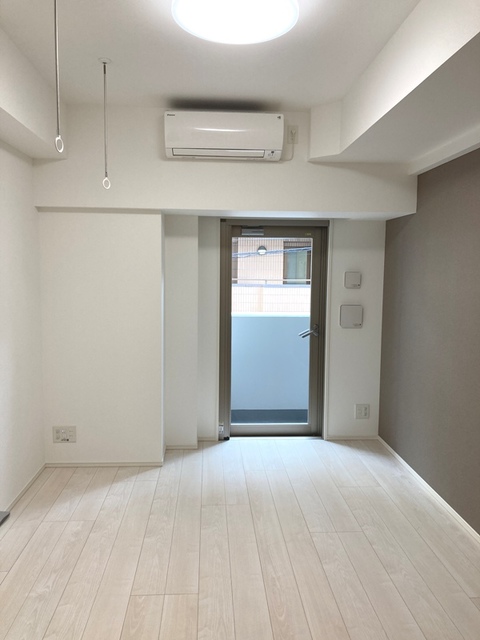 ７帖のシンプルな空間です。※写真は同タイプ住戸です。