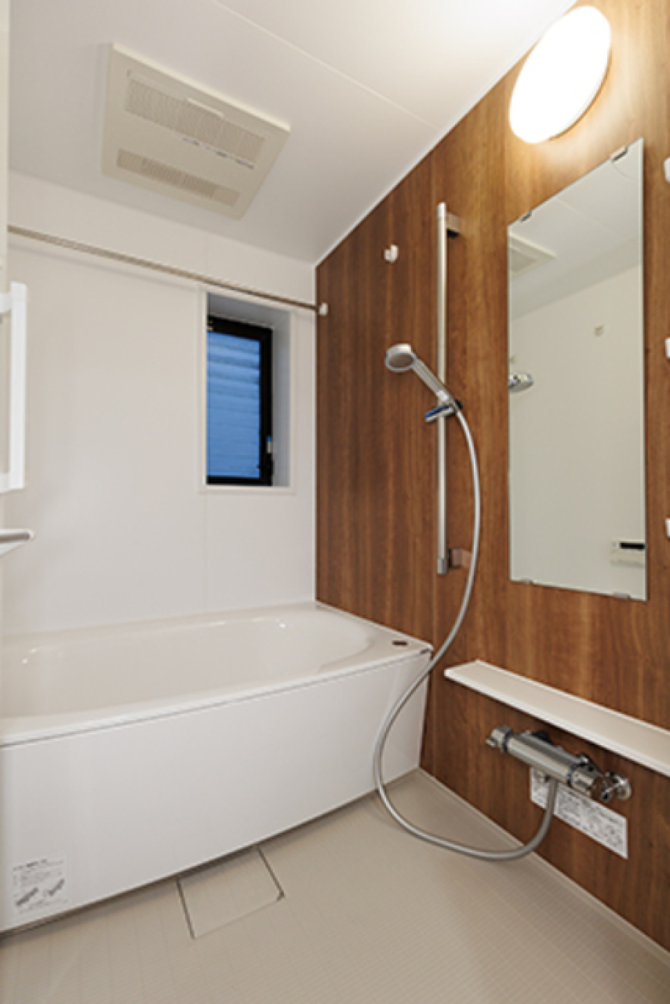 シンプルで清潔感のある浴室
。※写真は同タイプ住戸です。