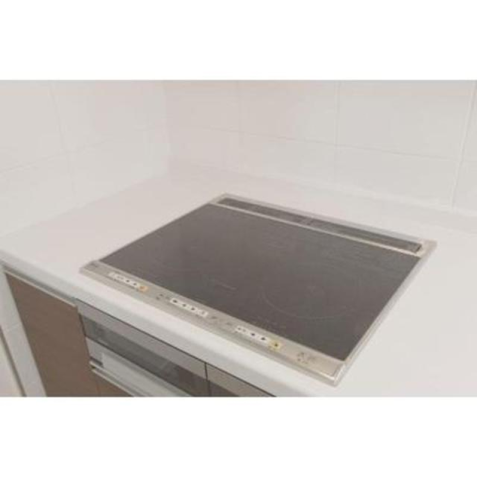 お手入れのしやすいIHを導入。※写真は同タイプ住戸です。