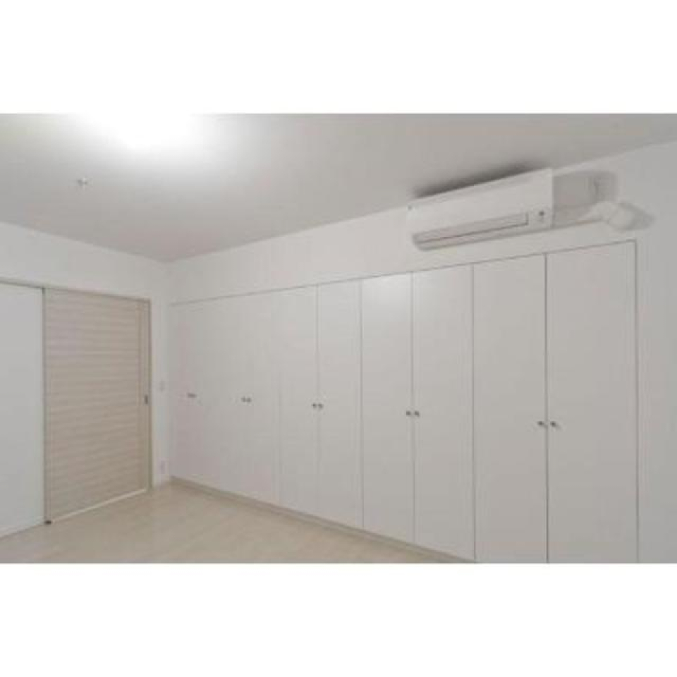 収納力抜群のクローゼットがある部屋。※写真は同タイプ住戸です。