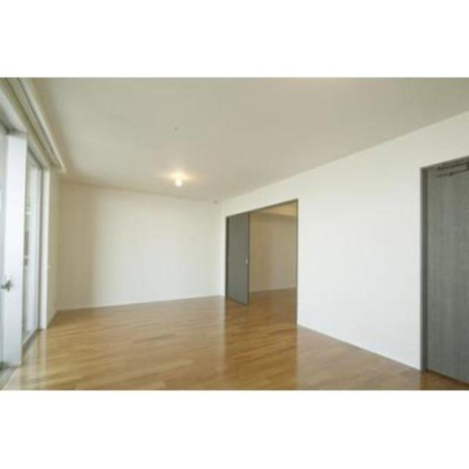 キッチンへとつながる空間。※写真は同タイプ住戸です。