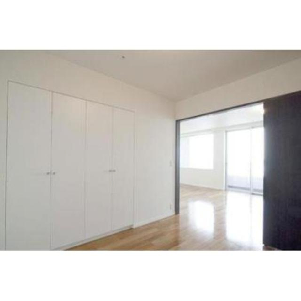 収納力抜群のクローゼット。※写真は同タイプ住戸です。