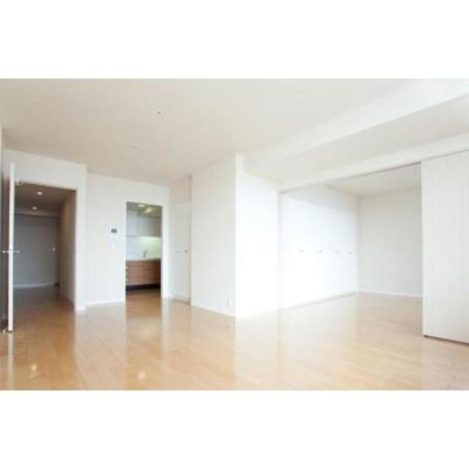 仕切りを開けると広々とした空間に※写真は同タイプ住戸です。