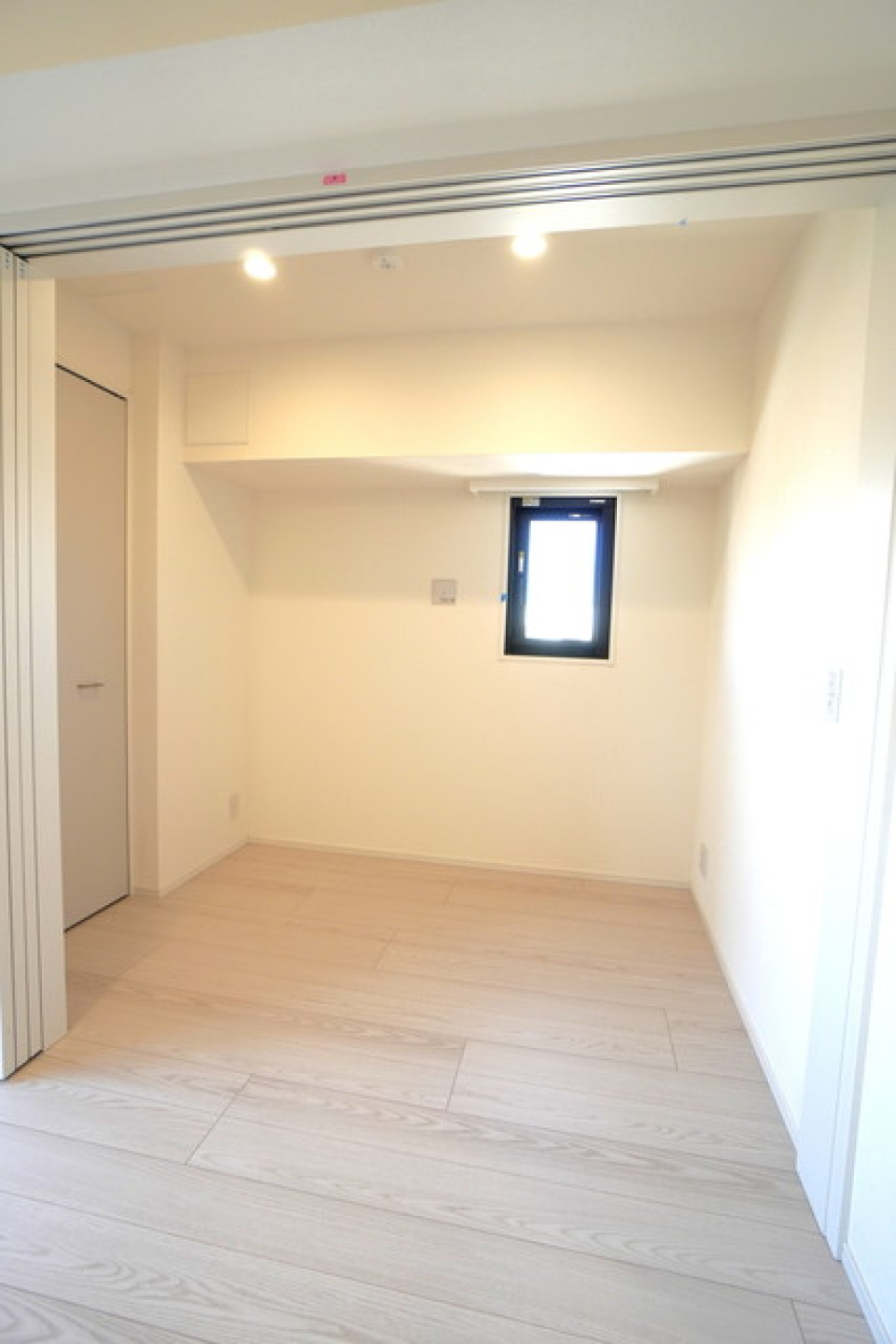 クローゼットやウォークインクローゼットが完備されていています。※写真は同タイプ住戸です。