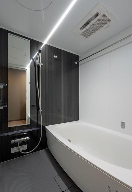 ゆとりのある浴室空間。※写真は同タイプ住戸です。