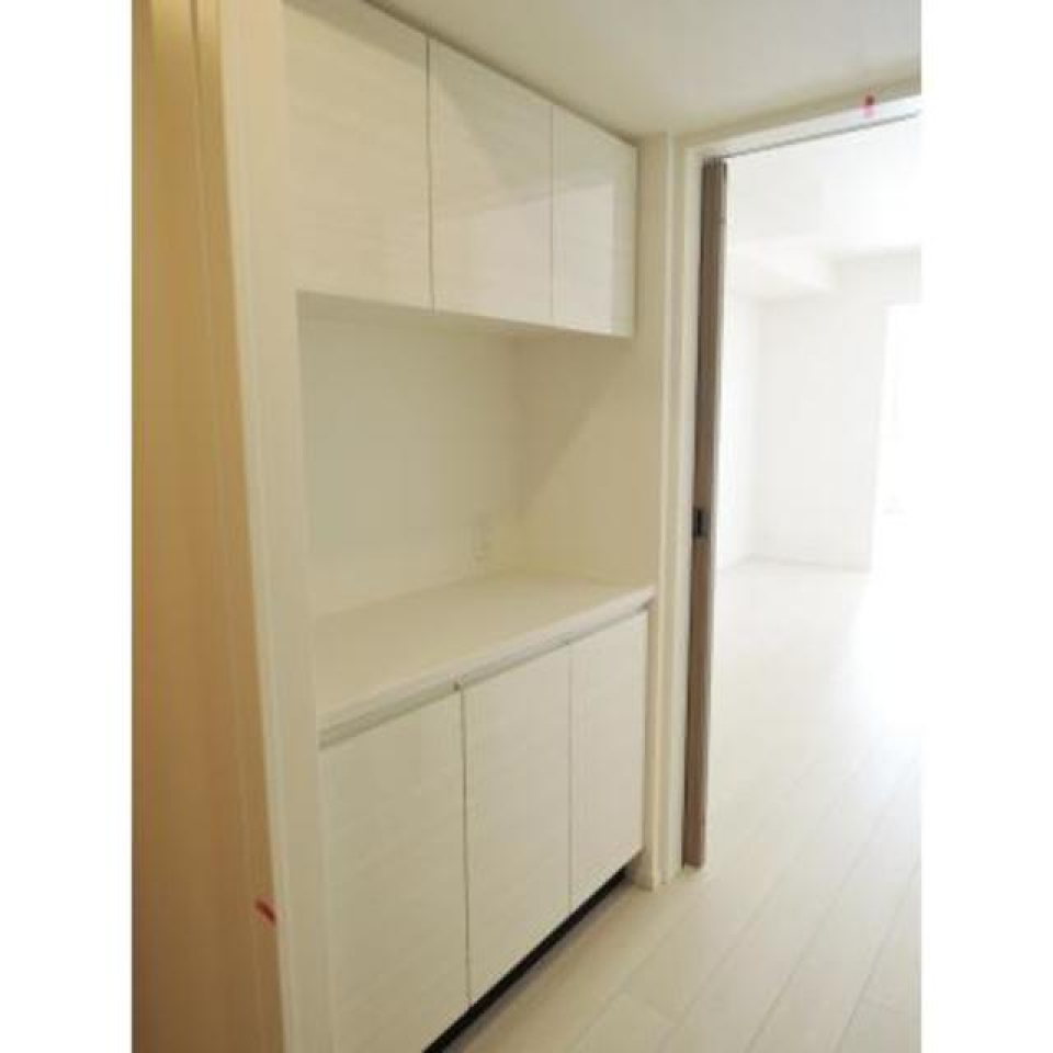 ほほう。こんなところにも収納できるとは、優秀ですね。
※写真は同タイプ住戸です。