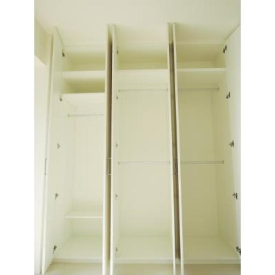 収納スペースにも白を重んじてます。
※写真は同タイプ住戸です。