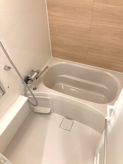 ナチュラルなウォールの浴室。※写真は同タイプ住戸です。