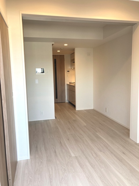 横引きの扉を開けると、６．２帖と３．２帖の空間がつながって広くなります。※写真は同タイプ住戸です。