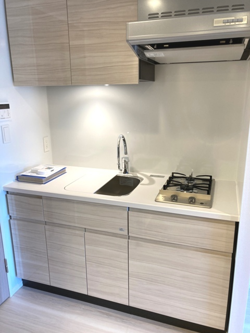 ２口コンロのゆとりのあるキッチンです。※写真は同タイプ住戸です。