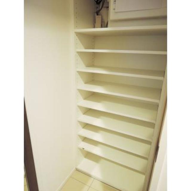 オシャレさんには、靴がこの量置けるのは、嬉しいですよね！
※写真は同タイプ住戸です。