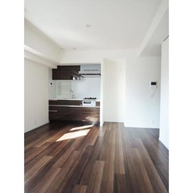 自然と調和する、ウッド調の暖かな部屋で穏やかな時間を
※写真は同タイプ住戸です。