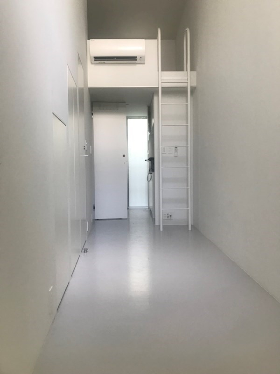 ロフト付きの個室です！