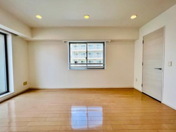 西からも光が入ります。