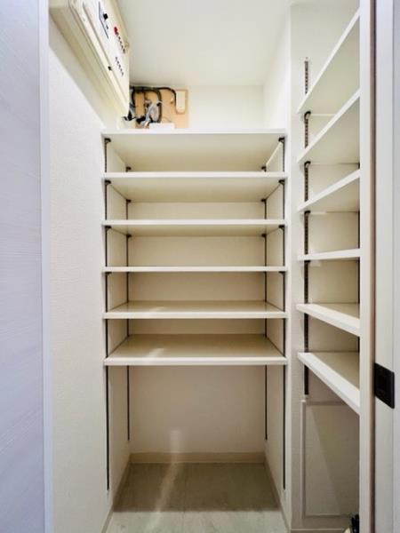 大きなシューズクローゼットもあり〼。