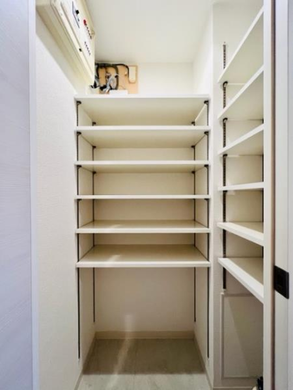 大きなシューズクローゼットもあり〼。