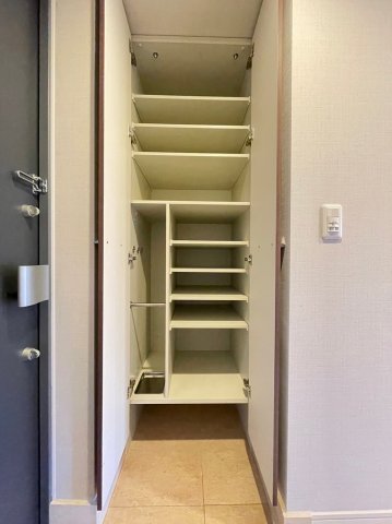 仕切りもあって収納力も抜群。