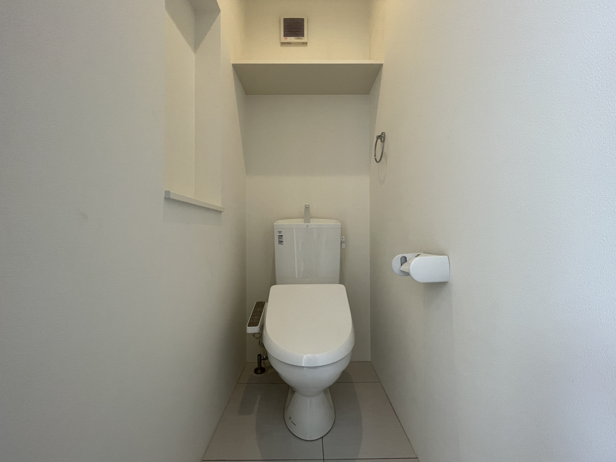 トイレには棚付き