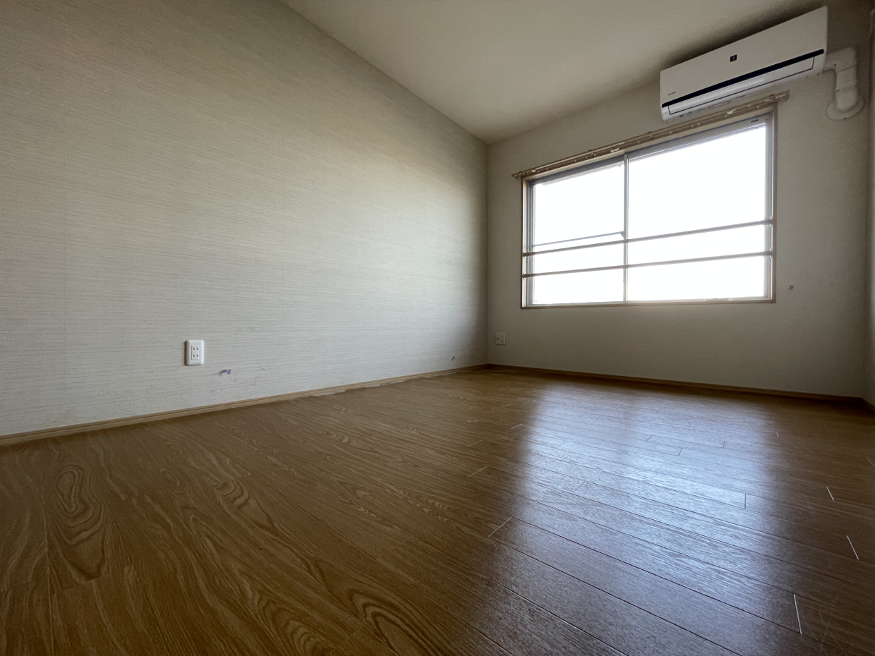 こちらは７帖の洋室