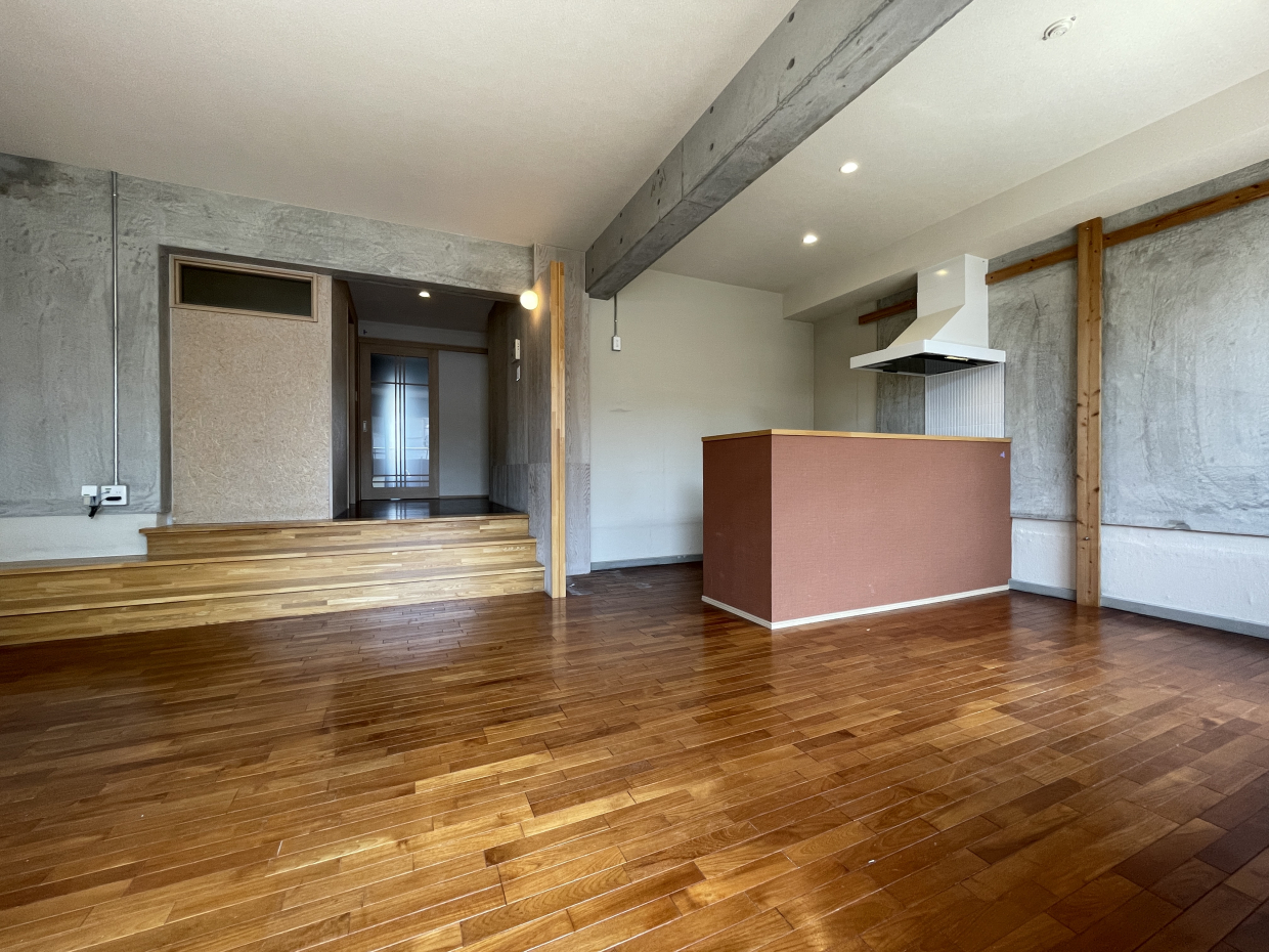 コンクリートの壁がギャラリーのような雰囲気