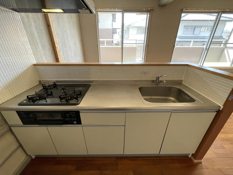 3口コンロで料理もはかどりそう。