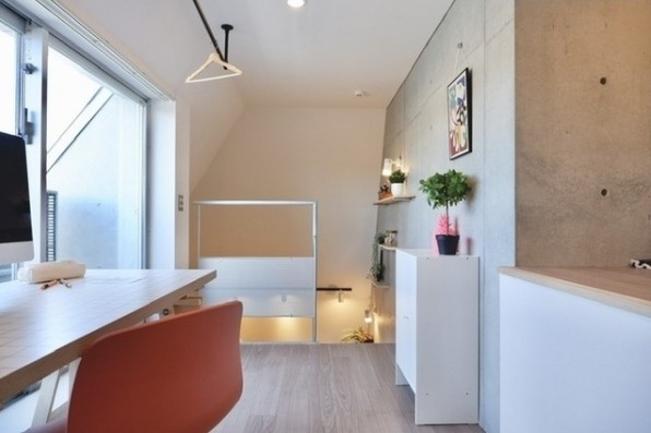 2階は4.8帖の洋室と3.0帖の小上がりがあります。