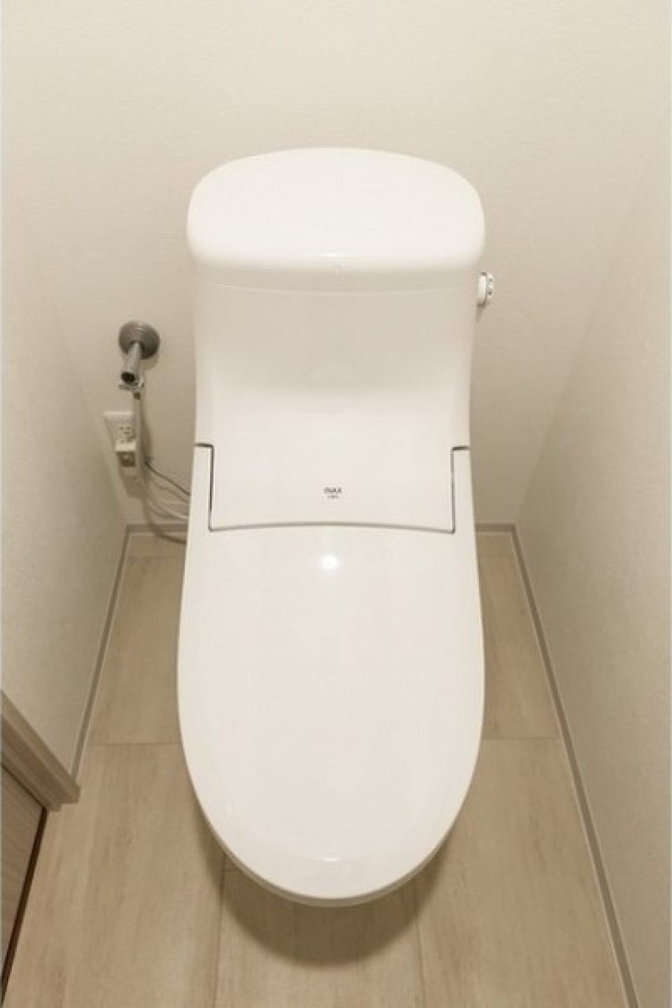 トイレはタンクレスでお手入れ楽に