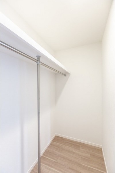 家族みんなの荷物を仕舞えるWIC