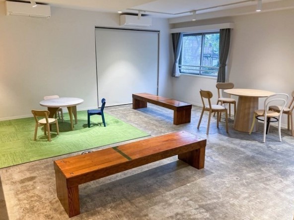 お子様が居る時はこちらのプレイルームへ！