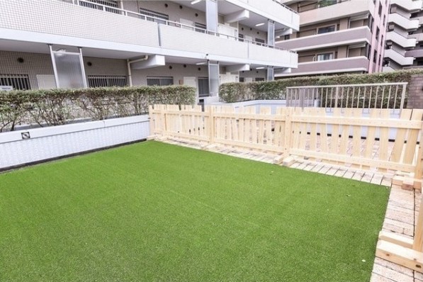 広々としたドッグラン！ここのワンちゃんは社会性高くなりますね！