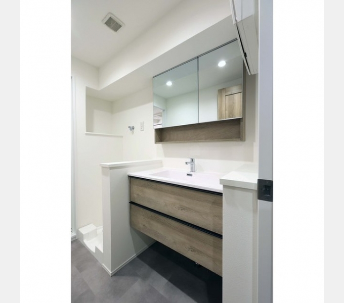 フロートタイプでスタイリッシュな洗面化粧台