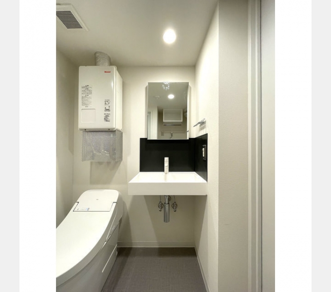 このクラスの住まいになるとタンクレストイレになりますね