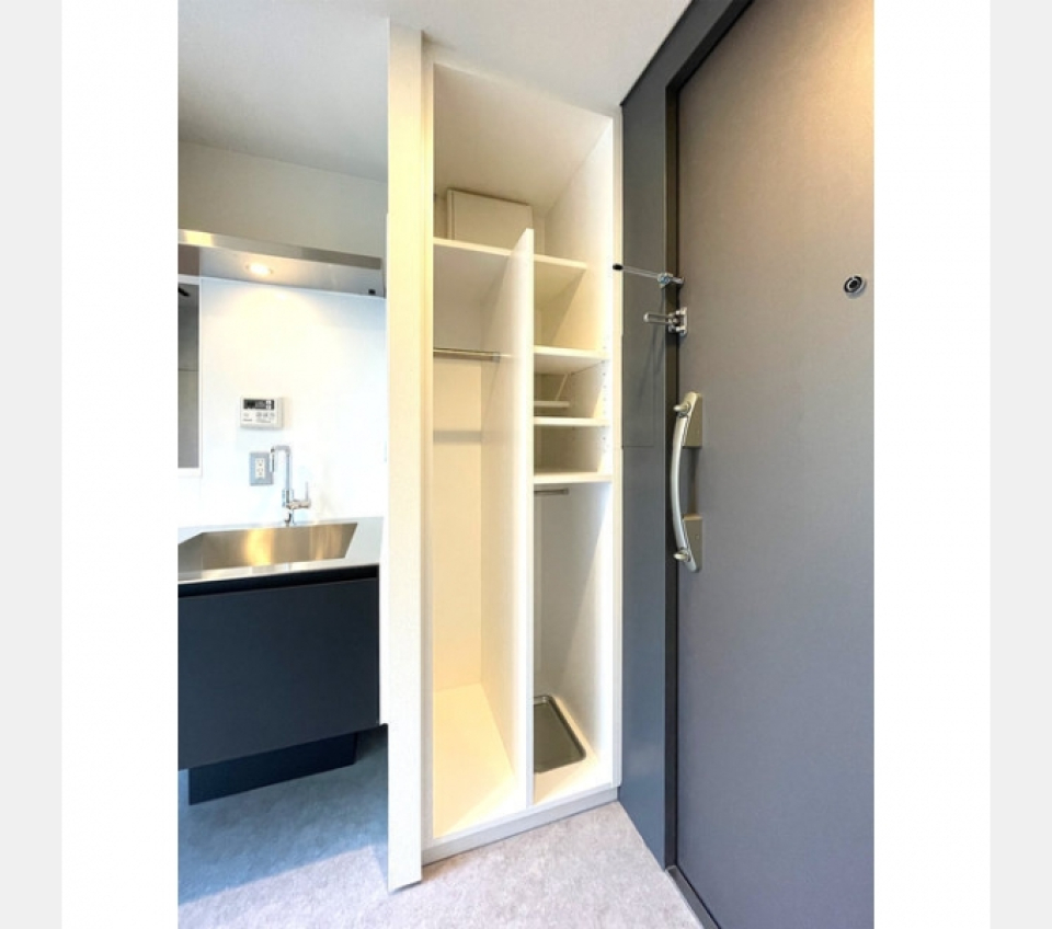 帰宅後アウターはサッとここへ