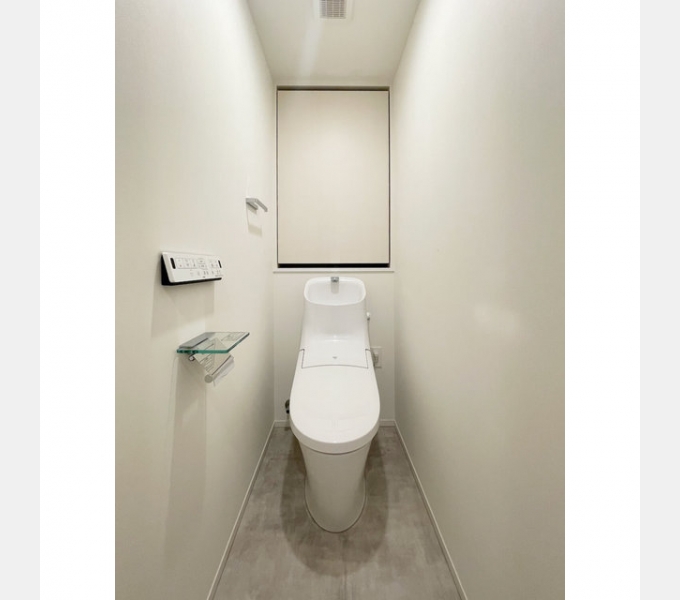 トイレットペーパーホルダーに携帯置けるの地味に便利です