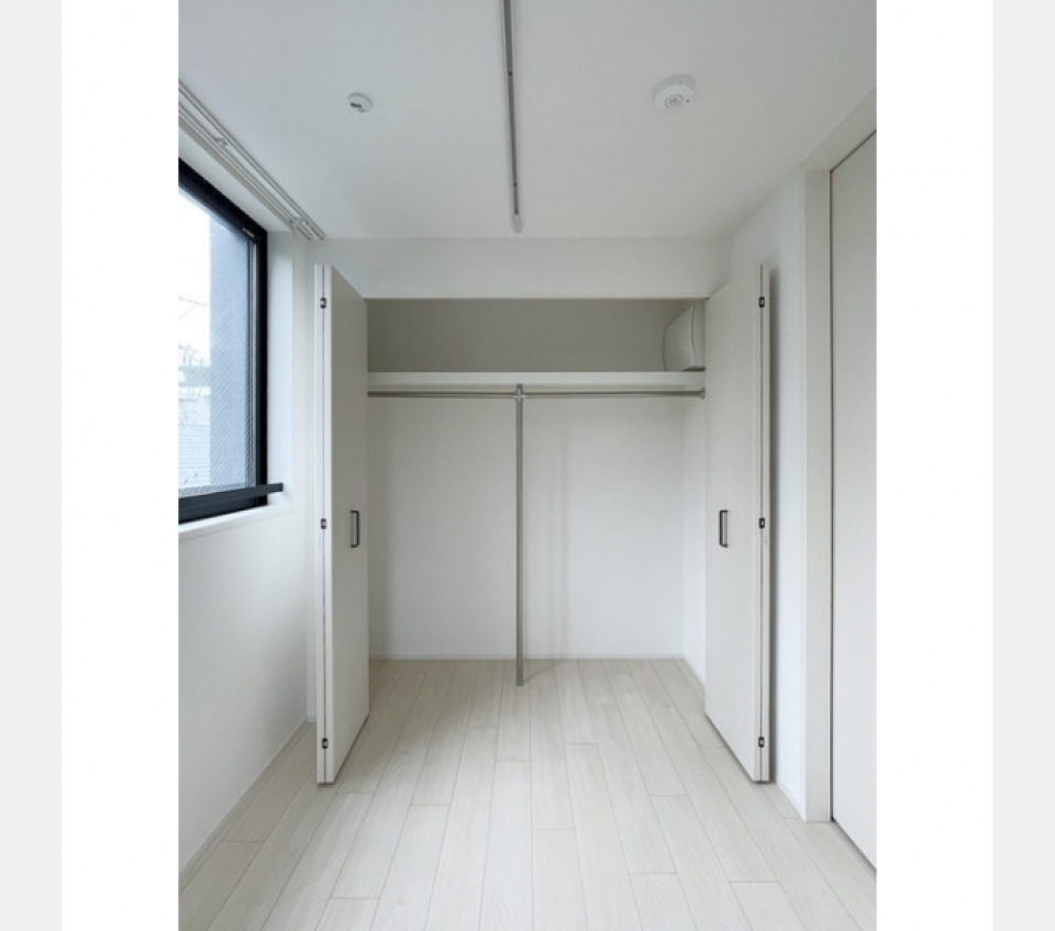 壁一面のクローゼット
