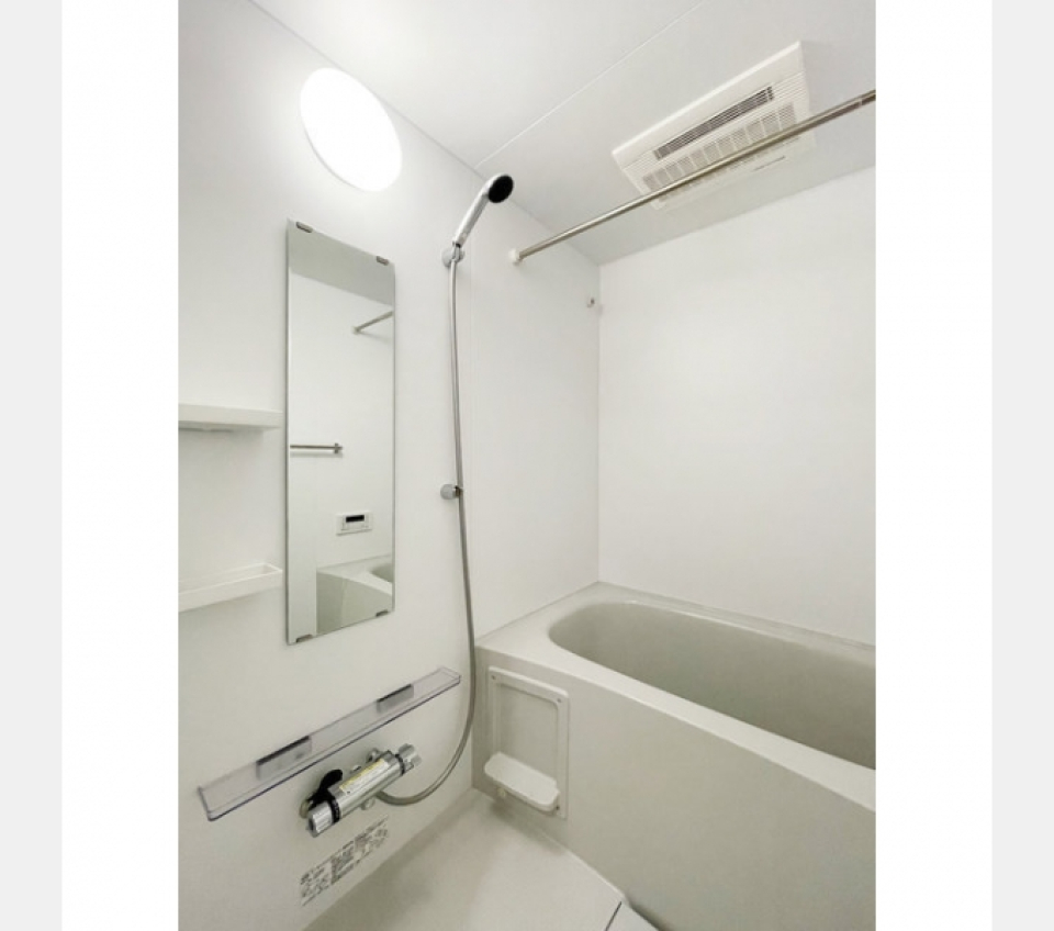 浴室乾燥機能付きのバスルーム