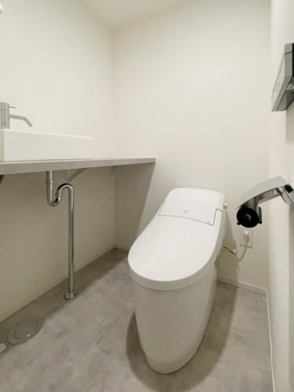 こういうトイレだと籠っちゃいますね