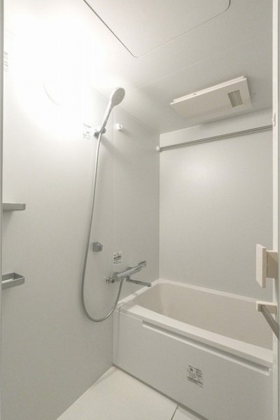 浴室乾燥機能付きのバスルーム