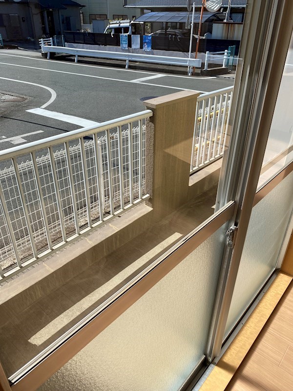 1階なのでバルコニーに洗濯物を干すときは注意が必要そう。