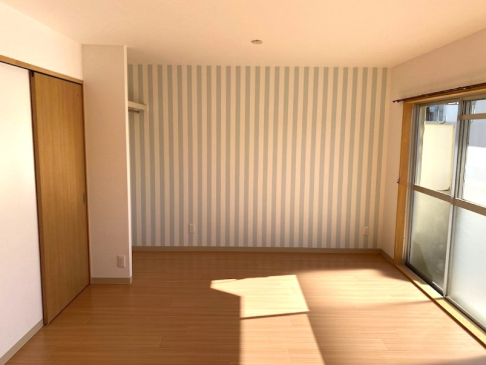 ストライプがお洒落な洋室です