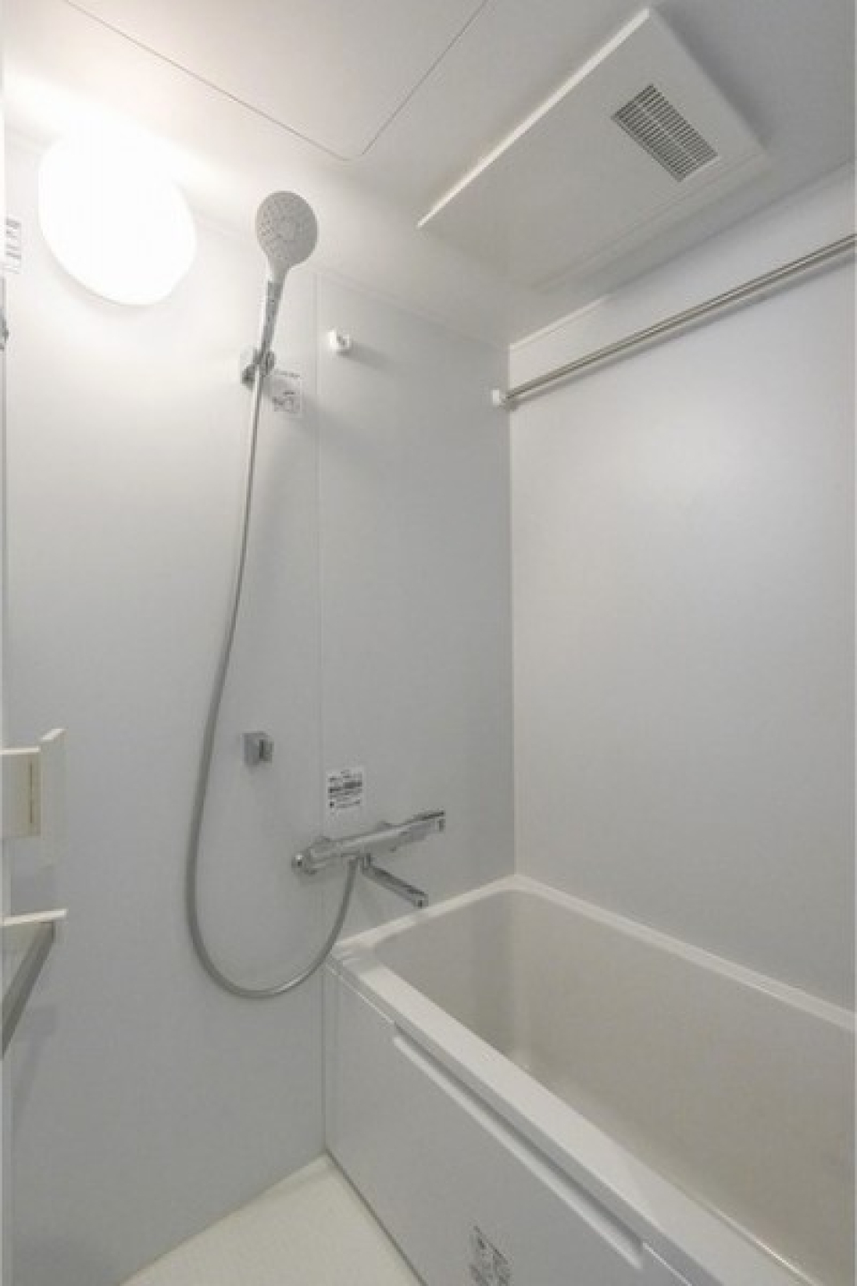 浴室乾燥機能付きのバスルーム