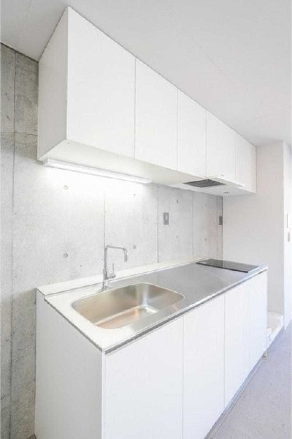 お部屋の雰囲気に馴染むシンプルなキッチン