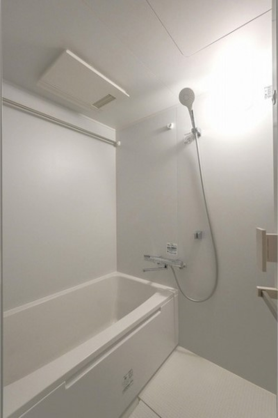 浴室乾燥機能付きのバスルーム