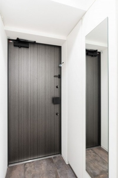 全身鏡でファッションチェック