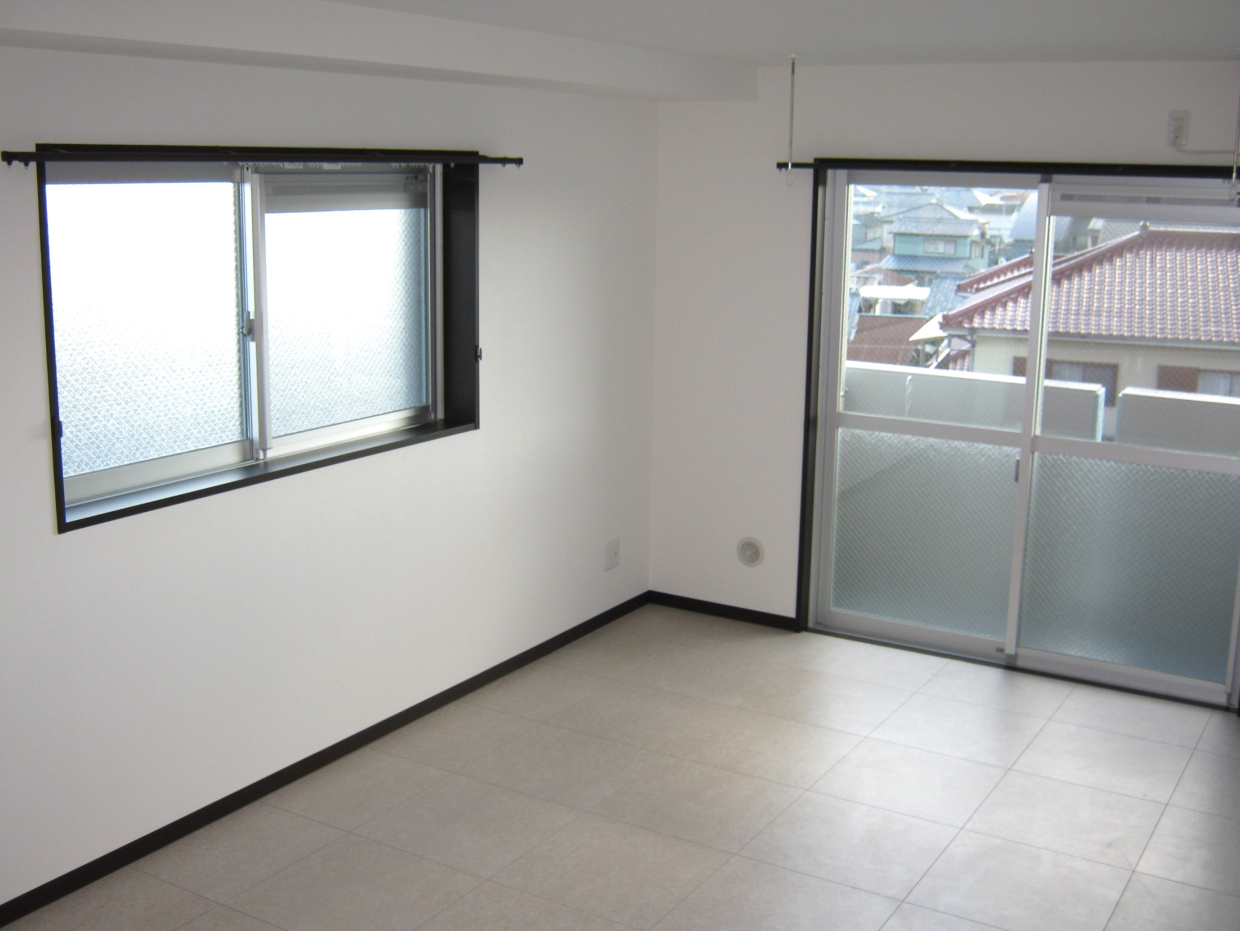 写真では分かりづらいですが、15帖あります！