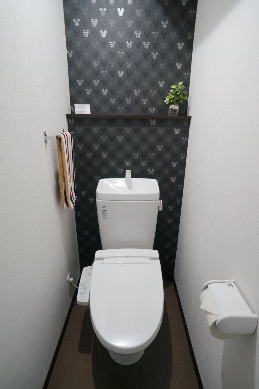 壁紙がおしゃれなトイレ