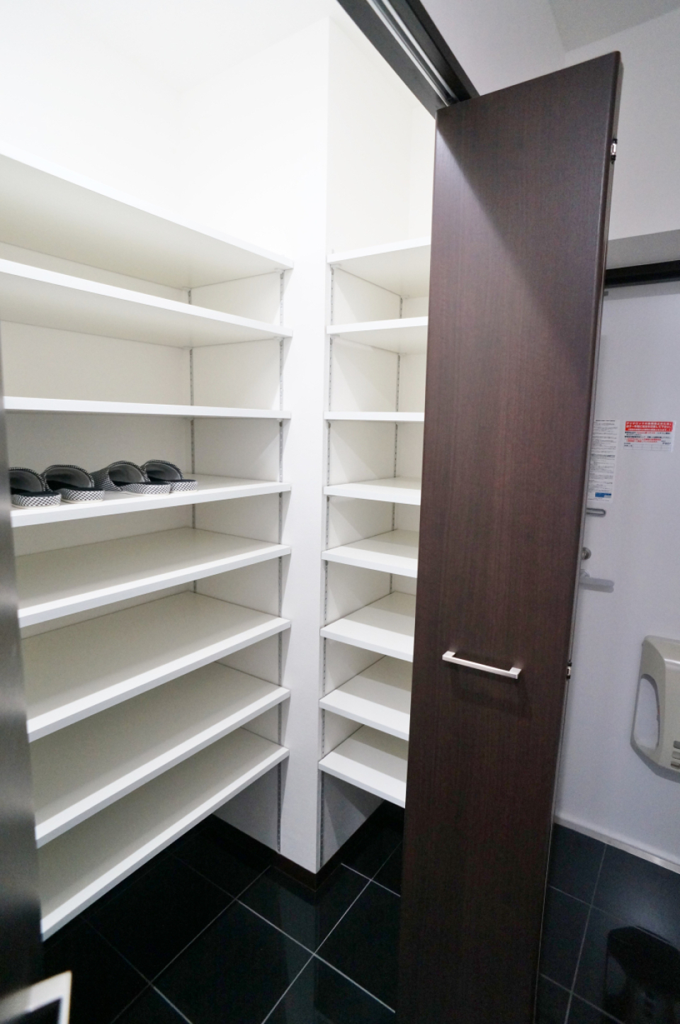 こんなに大きなシューズクローゼットが！！！