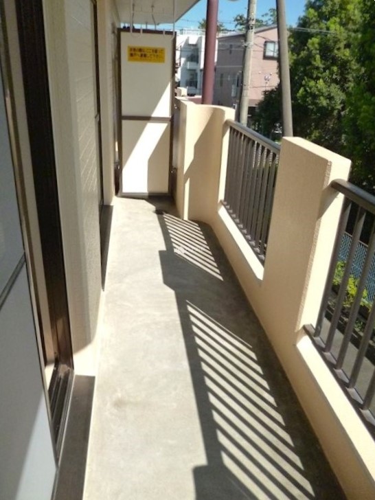 バルコニーは日当たりが良さそうです