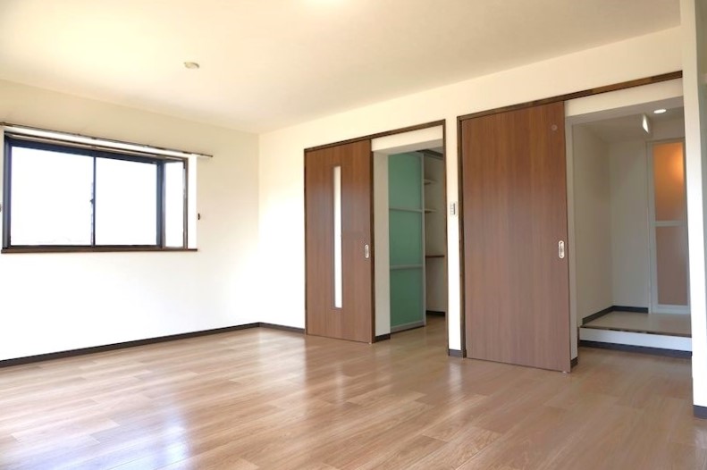 洋室にもたっぷり陽が入りそうです