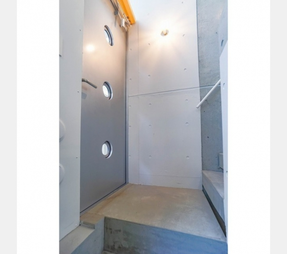 ちょっと宇宙船感がある玄関